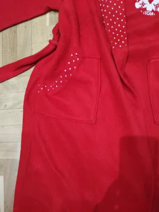 Bata de invierno roja