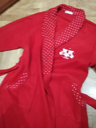 Bata de invierno roja