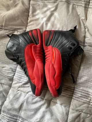 Zapatillas Jordan 12 Negras y Rojas