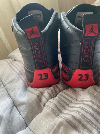 Zapatillas Jordan 12 Negras y Rojas