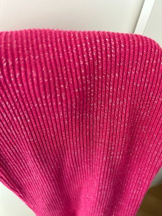 Pantalón acampanado canalé rosa brillante