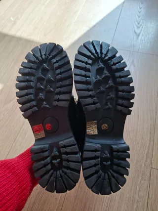 Mocasines Jeffrey Campbell negros con cadena dorad