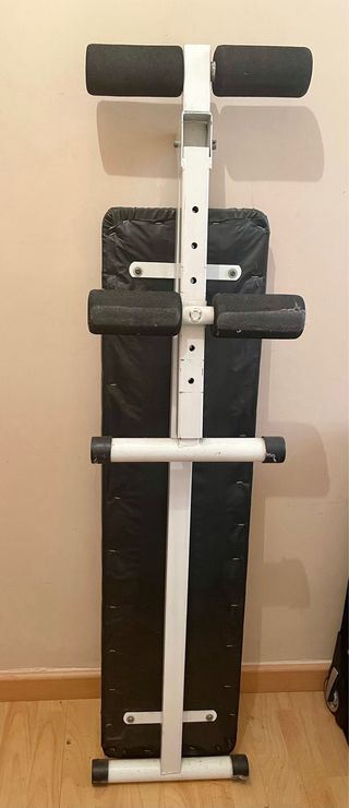 Banco de gimnasio para abdominales y pesas