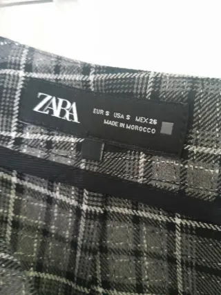 Falda de cuadros con cremallera frontal