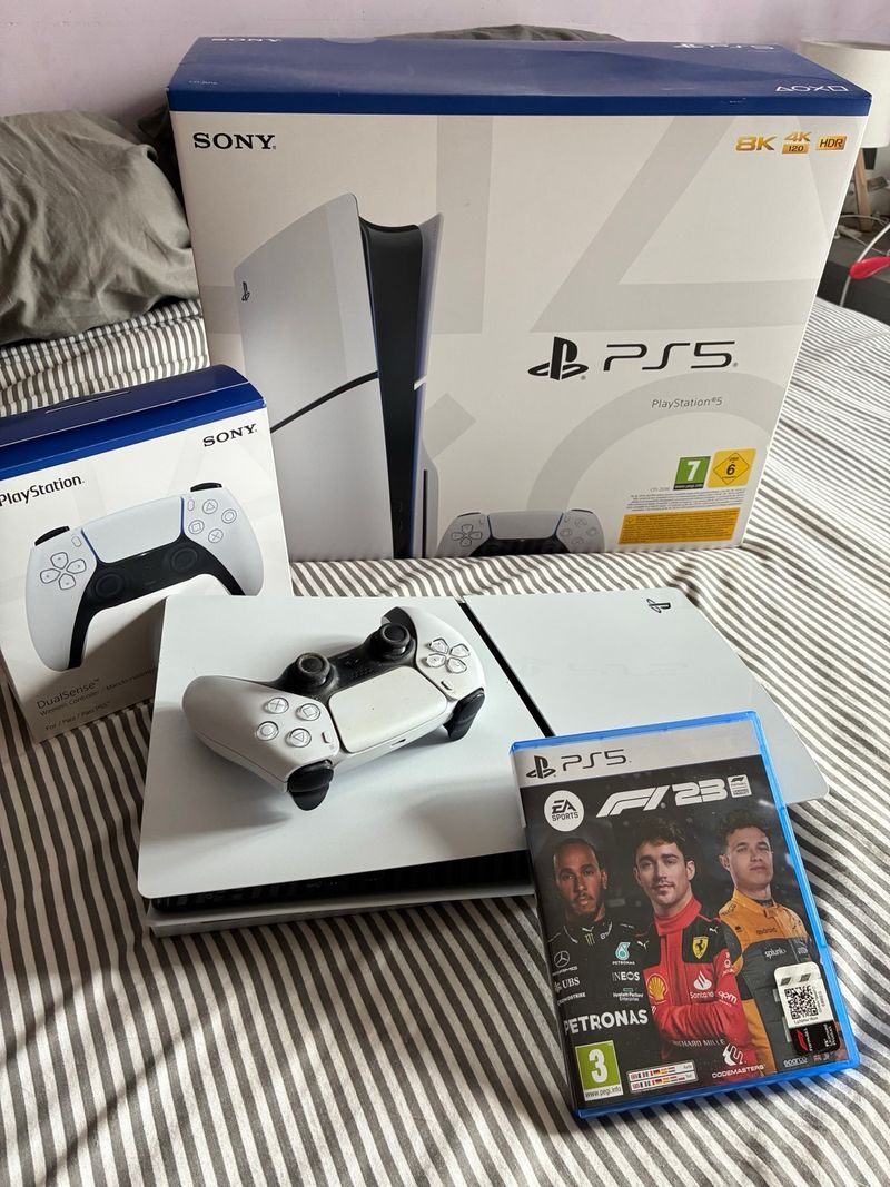 Consola PlayStation 5 + Mando DualSense + Juego F1