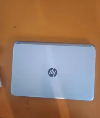 Portátil HP seminuevo-8GB RAM 1TB