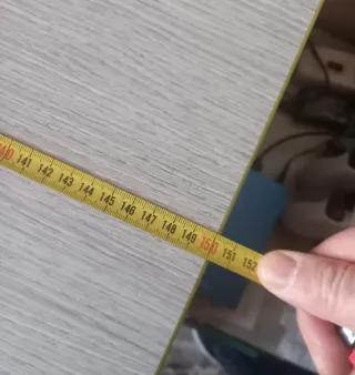 Scrivania con cassettiera e pensili