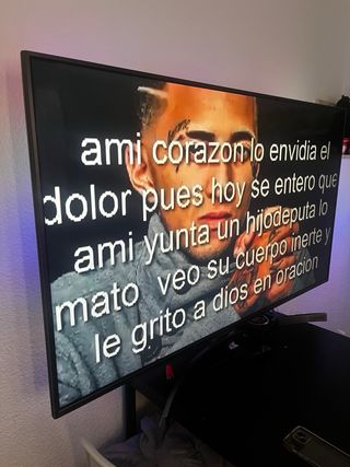 Televisor LG UHD Negro y Morado