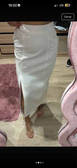 Falda midi blanca con abertura