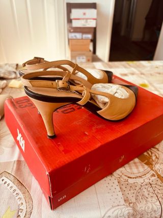 Zapatos Nicolas Talla 38 Beige y Negro