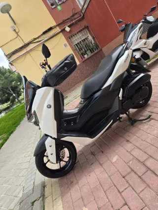 Yamaha NMAX 125 2025 - 10.000 km