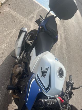 Honda CB 500F Naked Azul y Blanca