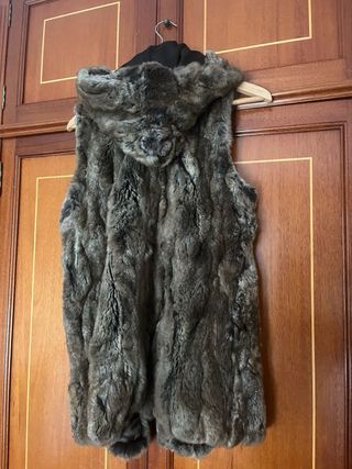 Chaleco de piel natural mujer con capucha .Talla M