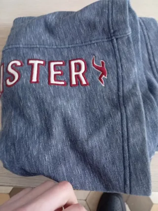 Pantalón Hollister Gris y Roja