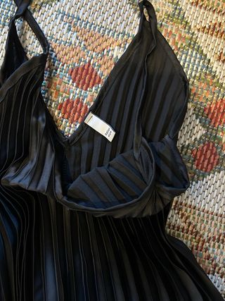 Vestido negro plisado tirantes. Estilo Italiano.