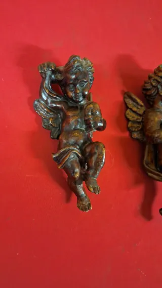 Taglias di legno di angeli