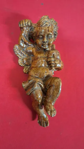 Taglias di legno di angeli