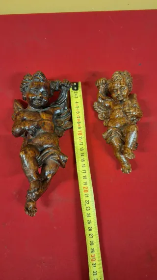 Taglias di legno di angeli