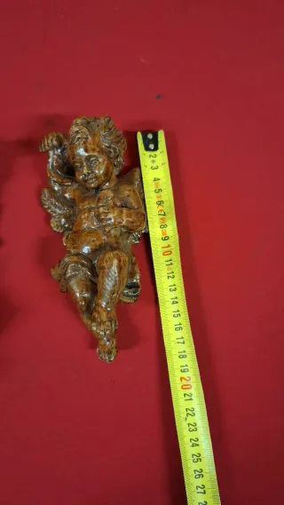 Taglias di legno di angeli