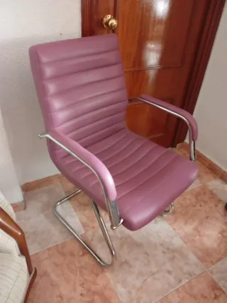 Silla oficina/comedor cuero morado y metal