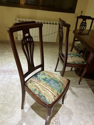 Mesa de comedor y 4 sillas