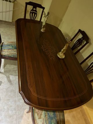 Mesa de comedor y 4 sillas
