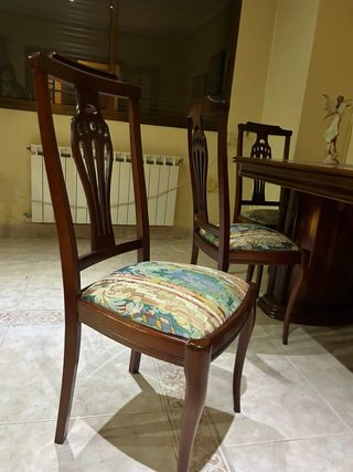 Mesa de comedor y 4 sillas