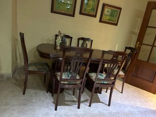 Mesa de comedor y 4 sillas