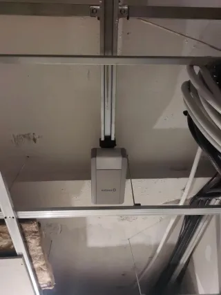 Puerta de garaje enrollable motorizada