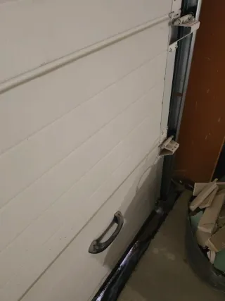 Puerta de garaje enrollable motorizada