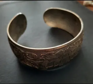 Pulsera bisuteria con diseño floral