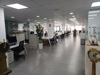 Oficina en alquiler en Tres Olivos - Valverde en Madrid