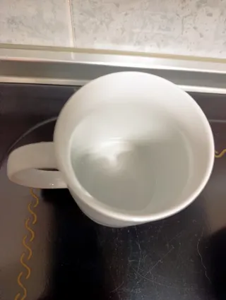 3 Tazas de porcelana, dos de ellas de dibujos