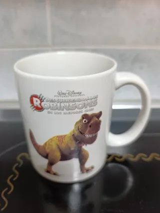 3 Tazas de porcelana, dos de ellas de dibujos