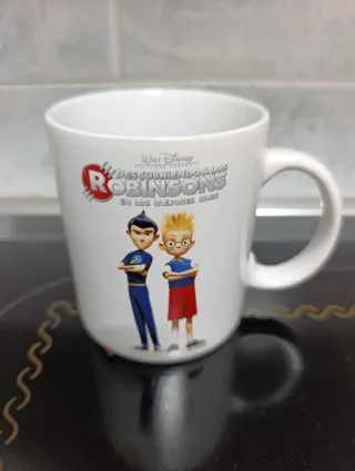 3 Tazas de porcelana, dos de ellas de dibujos