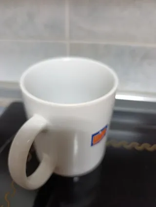 3 Tazas de porcelana, dos de ellas de dibujos