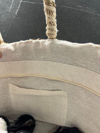 Bolso de playa de mimbre con encaje