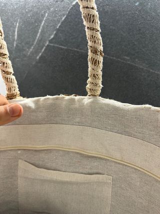 Bolso de playa de mimbre con encaje