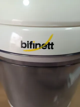 Licuadora de frutas y verduras zumos y jugos.