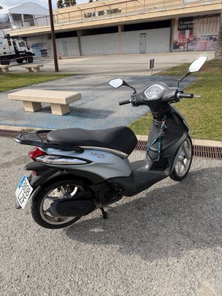 Piaggio Liberty 125 azul casi nueva
