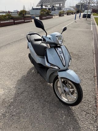 Piaggio Liberty 125 azul casi nueva