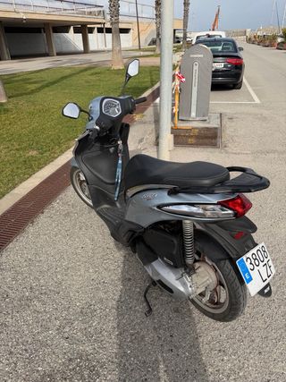 Piaggio Liberty 125 azul casi nueva