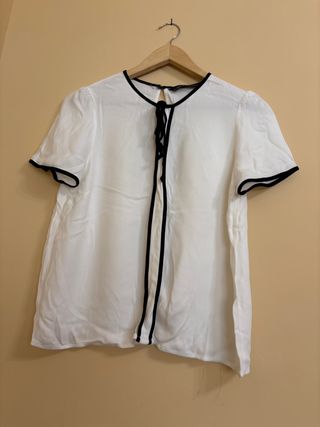 Blusa de verano blanca con cordones