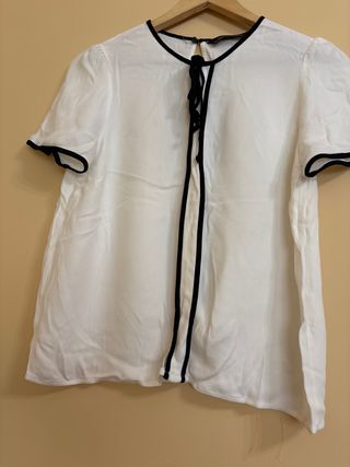 Blusa de verano blanca con cordones