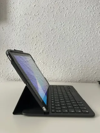 iPad 9ª Gen 64GB + Teclado Logitech