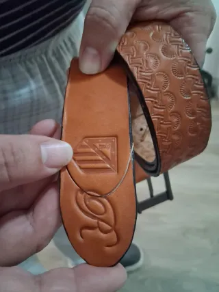Cinturones artesanales únicos de cuero