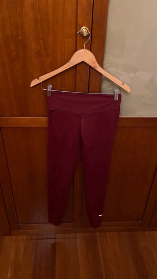 Leggings deportivos rojos y negros