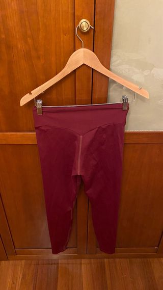 Leggings deportivos rojos y negros