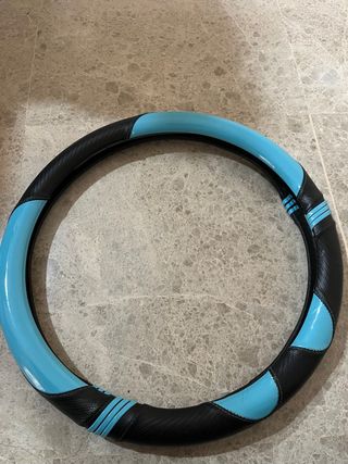 Funda de volante azul y negro