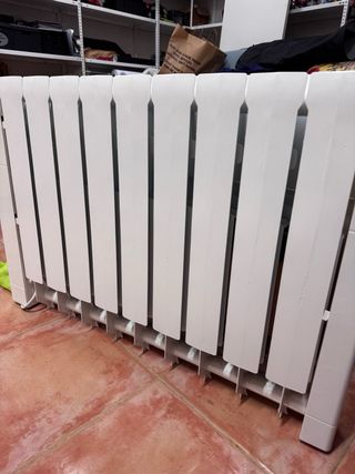 Radiadores metálicos blancos